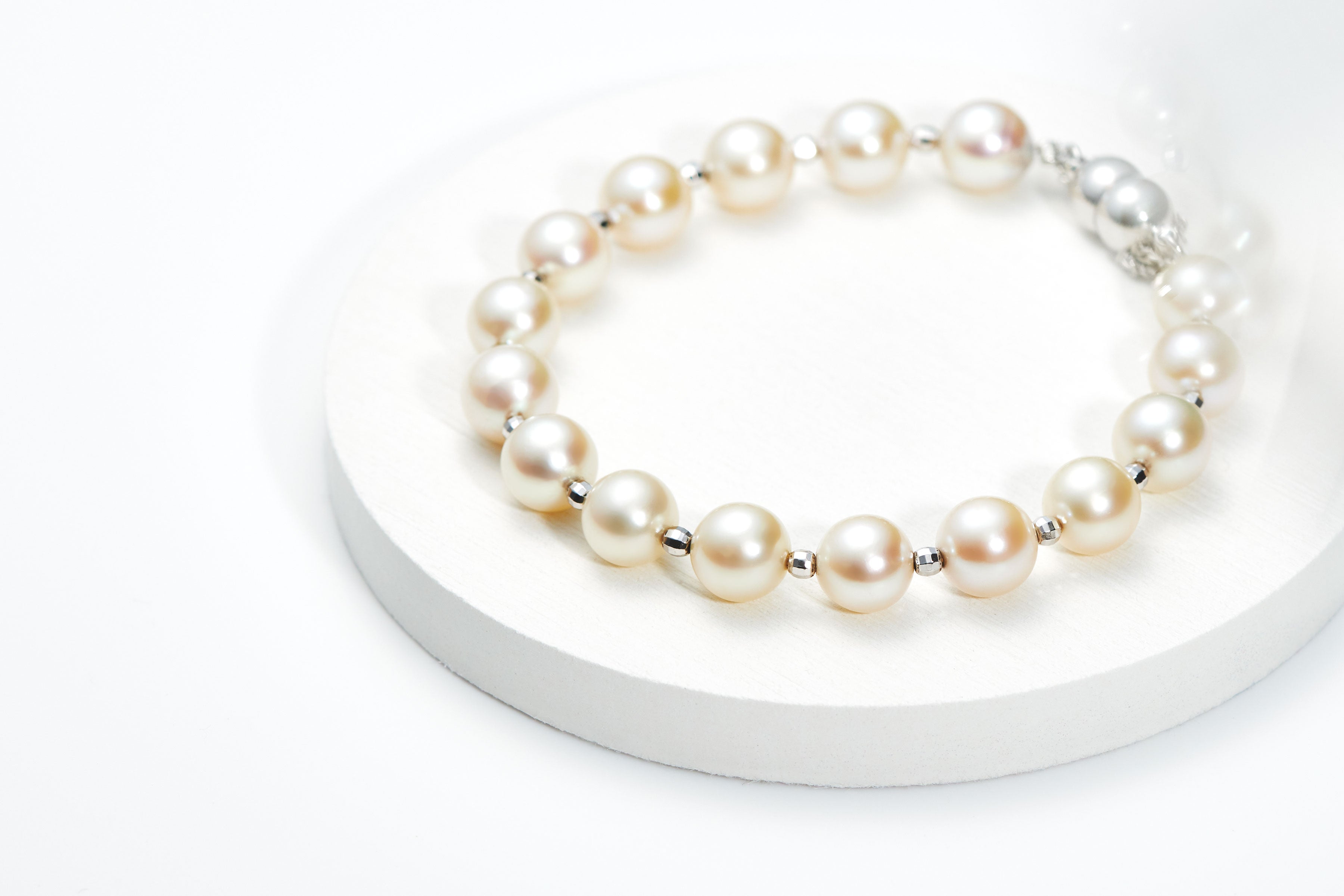 Akoya pearl luxury bracelet